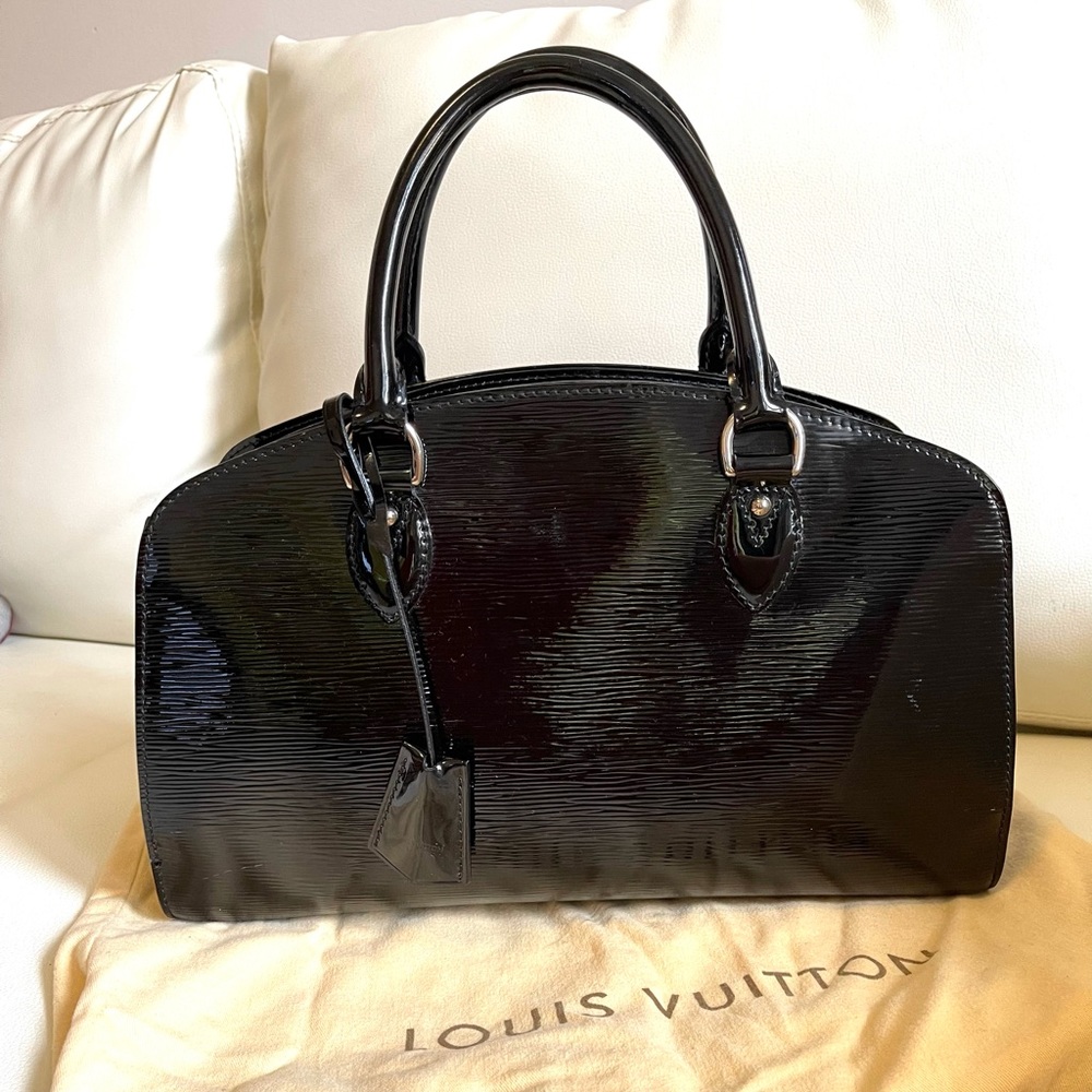 Louis Vuitton pont- neuf Epi shiny PM bag